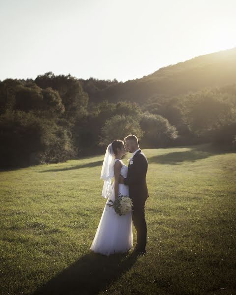 Svadobný fotograf Veronika Fábryová (veronphotography). Fotografia publikovaná 11. februára 2020