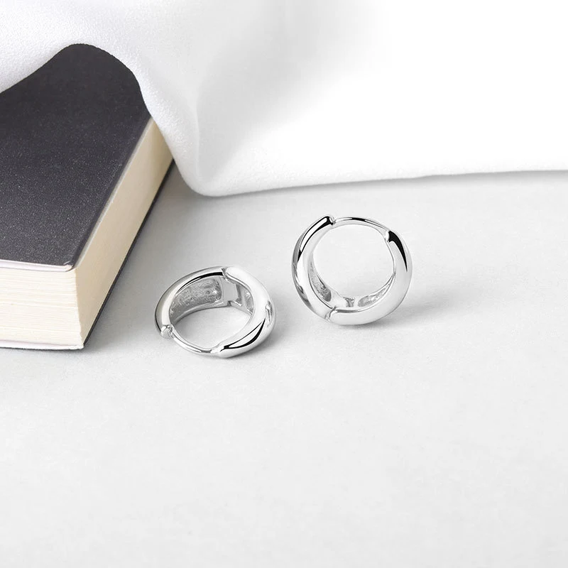 Koreaanse oorbellen voor dames, goud verguld, bezet met diamanten, veelzijdig en populair op internet. Stijlvolle oorbellen.