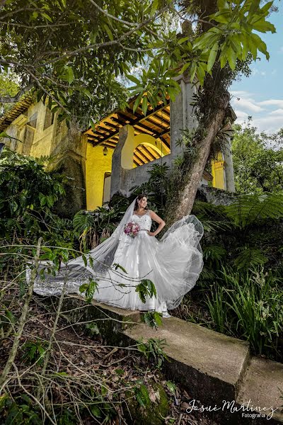 Fotografo di matrimoni Josue Martínez (josuemartinez). Foto del 13 novembre 2019