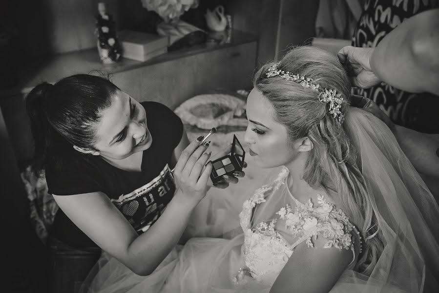 Fotógrafo de casamento Miroslava Velikova (studiomirela). Foto de 24 de fevereiro 2018