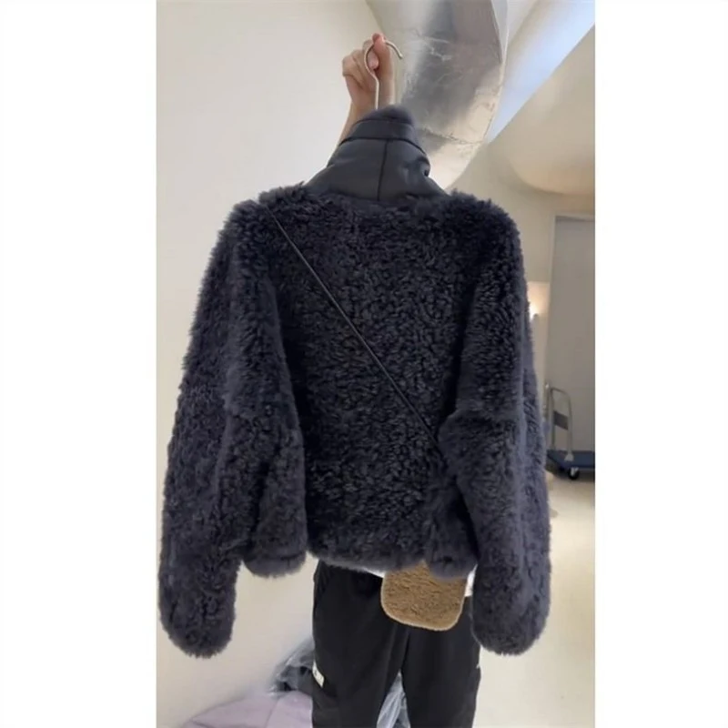 Verdikte eendelige nepbont top voor dames Warme en stijlvolle jas Comfortabel en modern design Perfect voor de winter en speciale gelegenheden Gemakkelijk te combineren.