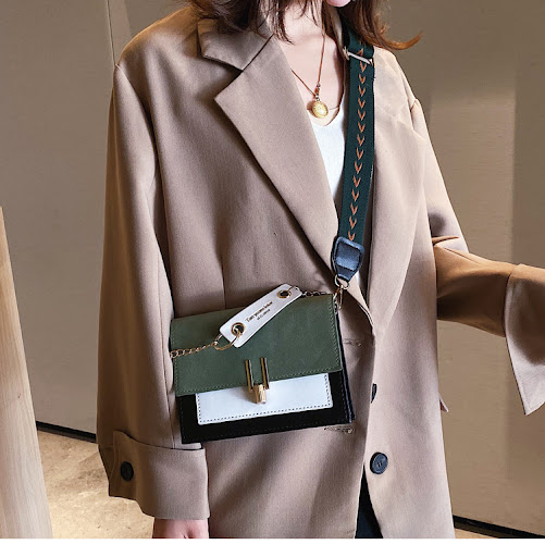 Title 8, Bolso de hombro casual con cadena texturizada. ...