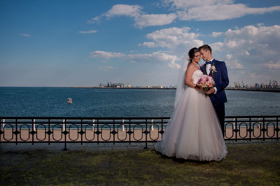 Fotógrafo de casamento Costin Tertess (costintertess). Foto de 27 de setembro 2018