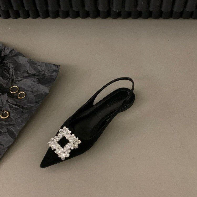 Zapatos elegantes de verano Baotou negros planos con punta fina y brillantes para un look sofisticado y cómodo.
