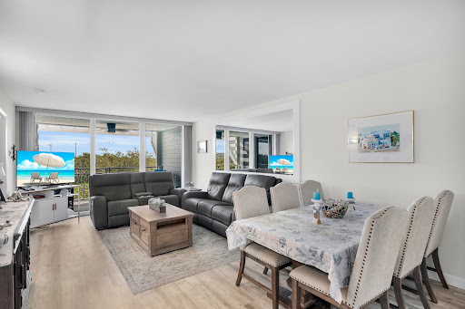 Apartment with terrace and pool 5
