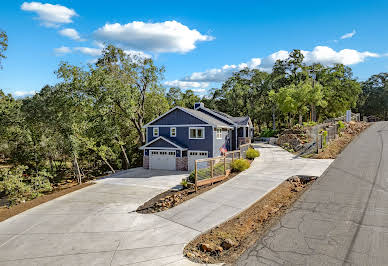 House with garden 6