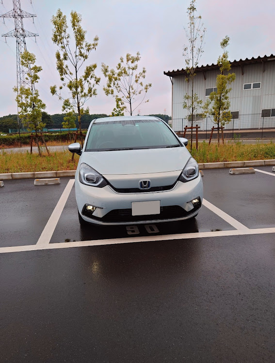 フィットのロジプレイスD川越・自宅の駐車場に関するカスタム事例の投稿画像1枚目