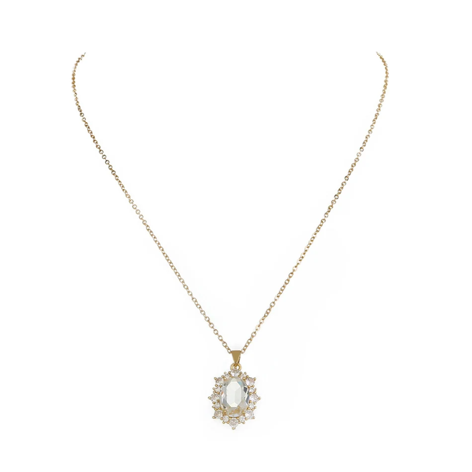Colar Feminino Camada Única com Pingente de Amor e Design de Moda com Zircônia. Expresse seu amor com elegância.
