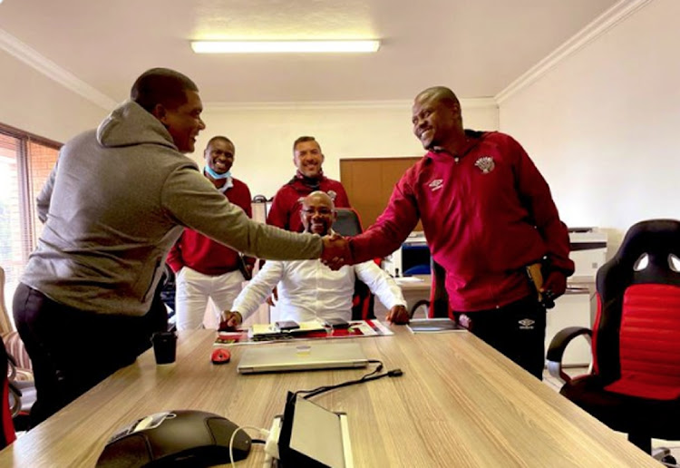 Swallows coach Brandon Truter (left) shakes hands with assistant Simo Dladla following a meeting with David Mogashoa, the club’s chairman, (seated), which restored Truter as head coach.