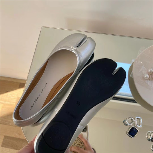 Title 8, New Personalized Spring and Summer Split Toe Ta...