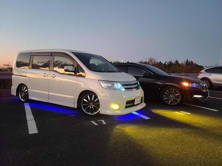 レジェンドのセレナ・c25・1人オフ会・あけましておめでとうございますに関するカスタム事例の投稿画像3枚目