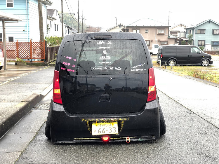 ワゴンRのDIY・ラップ塗装やり直しました・さりげなく卍入ってます・黒金ワゴンRに関するカスタム事例の投稿画像1枚目