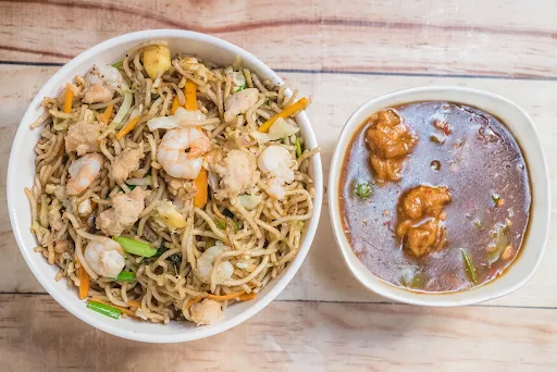 Mixed Chowmein+ Chilli Chicken [2 Pieces]