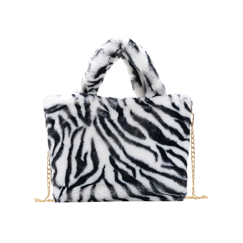 Zachte pluche luipaard schoudertas. Draag je dagelijkse essentials in stijl en comfort. Ideaal voor een vleugje wildheid en perfect voor elke gelegenheid.