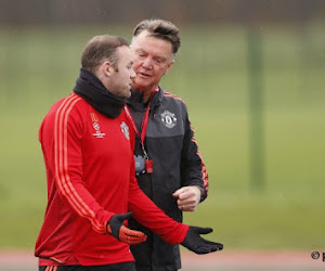 Er staat toch nog iemand achter Louis van Gaal: Rooney neemt het op voor fel geplaagde coach