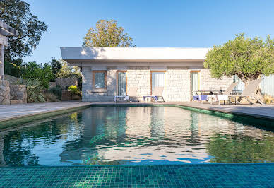 Villa with pool and garden 2