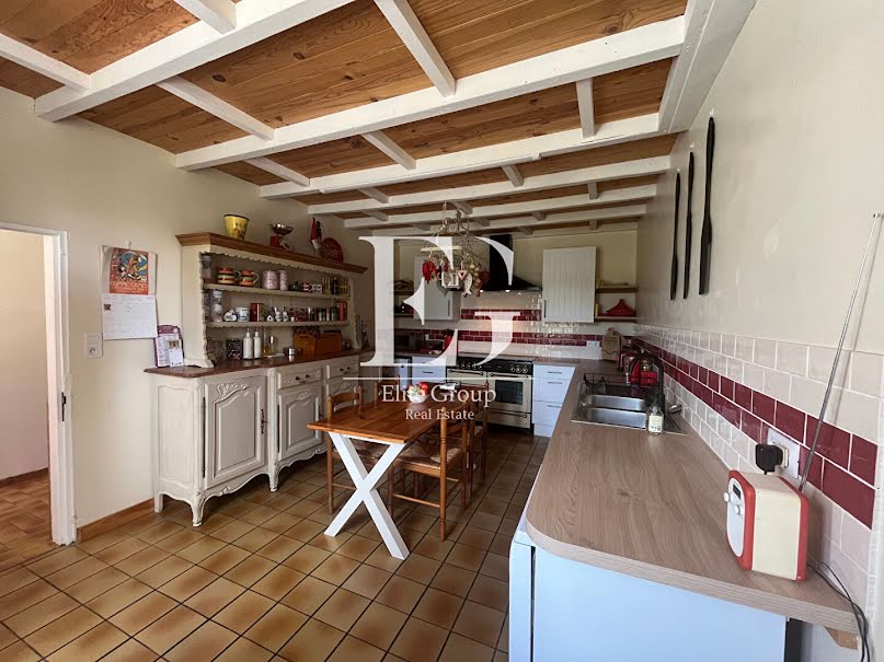 Vente maison 8 pièces 297 m² à Sigogne (16200), 371 000 €