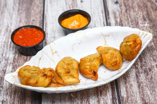 Spinach Cheese Corn Fried Momos [6 Pieces]