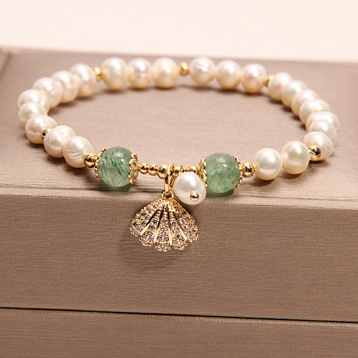 Title 3, Vintage Freshwater Pearl Bracelet Girl a classi...