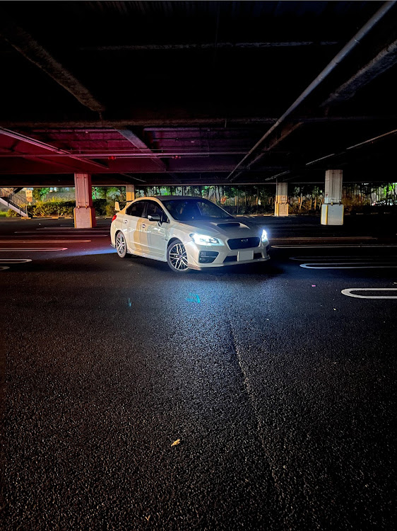 WRX S4の大型リアスポイラー・駐車場に関するカスタム事例の投稿画像1枚目