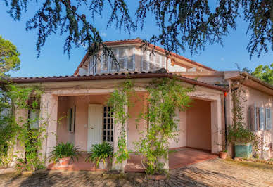 Propriété en bord de mer avec jardin 2