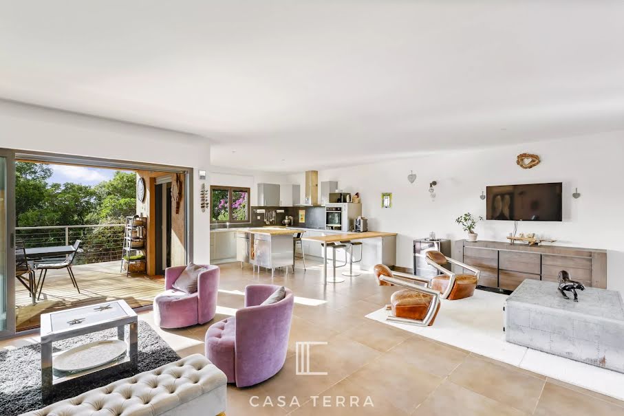 Vente villa 9 pièces 192 m² à Sainte lucie de porto vecchio (20144), 899 000 €