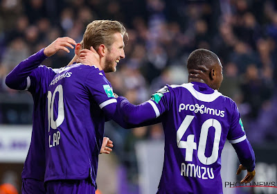 Anderlecht's Francis Amuzu and OHL's Kamal Sowah fight for the