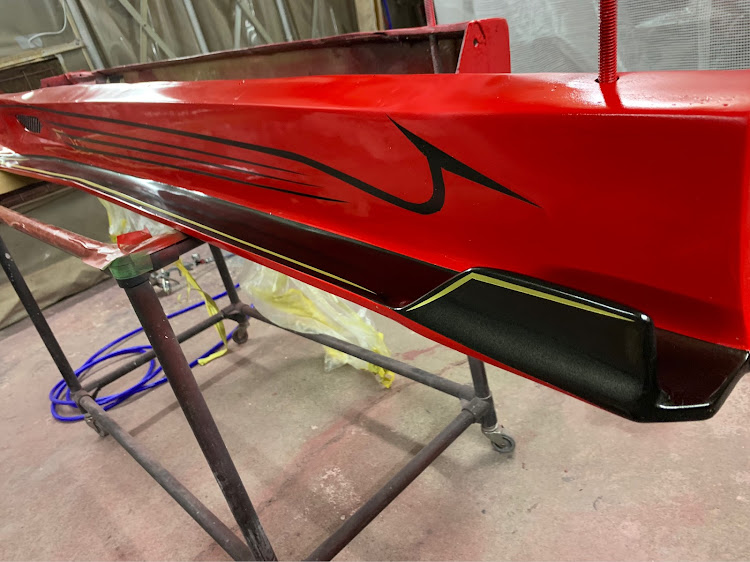 MR2のDIYバイナルグラフィック塗装・カスタムカー・サイドスカート塗装・バイナルグラフィック・DIYに関するカスタム事例の投稿画像7枚目
