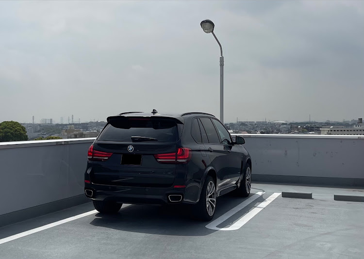 X5のMSport・F15・リアスポイラー取り付けに関するカスタム事例の投稿画像3枚目