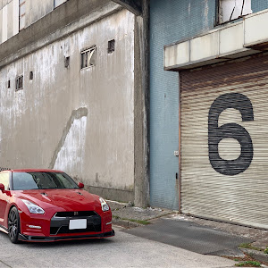 NISSAN GT-R