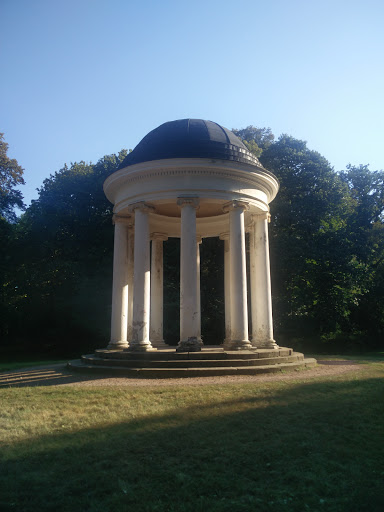 Ionischer Tempel im Georgengarten