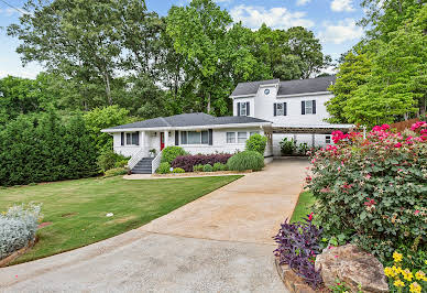 House with garden 5