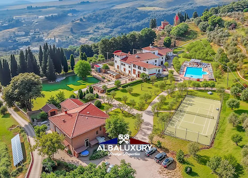 Villa avec piscine et jardin 4