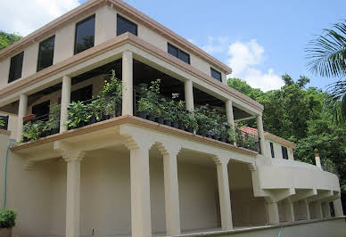 Villa with garden 13