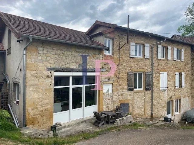 Vente maison 4 pièces 189 m² à Pouilly-sous-Charlieu (42720), 179 000 €