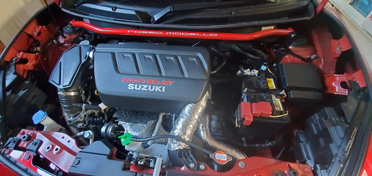 スイフトスポーツのrosso modello・スイスポ・DIY・タワーバーに関するカスタム事例の投稿画像1枚目