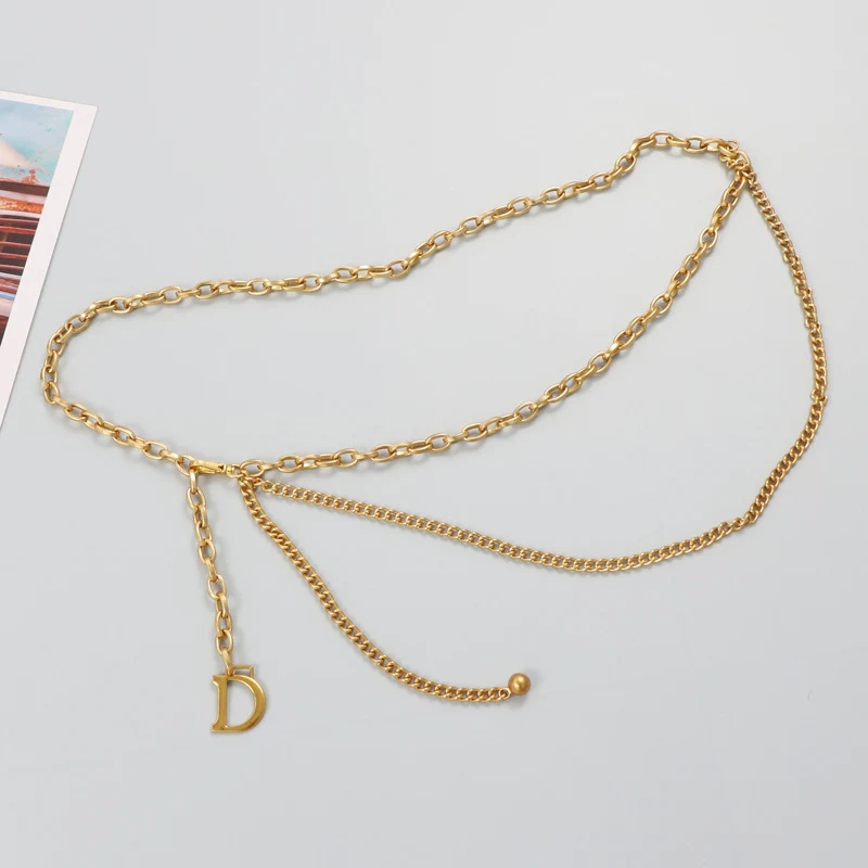 Catena sottile in metallo dorato per la vita, per abiti, camicie e jeans. Accessorio elegante per valorizzare la tua figura e il tuo look.