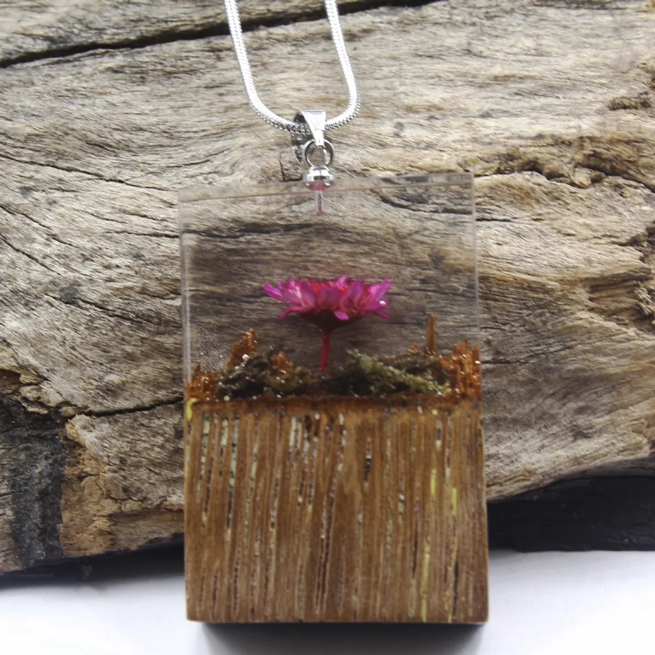 Handmade real dried flower wooden pendant necklace. A unique, natural accessory to add a touch of elegance and beauty to