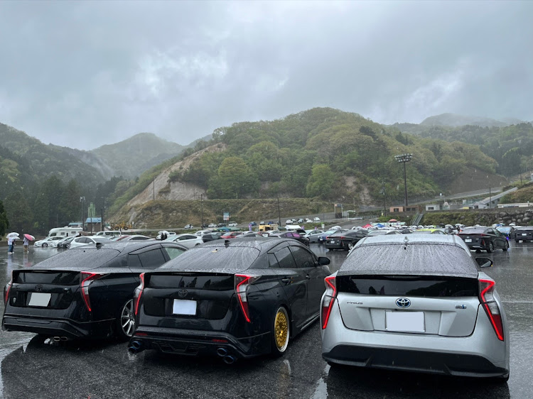 プリウスの奥伊吹プリウスMT・低いようで低くない丁度良い高さ・自動車税・プリウス乗りと繋がりたいに関するカスタム事例の投稿画像3枚目