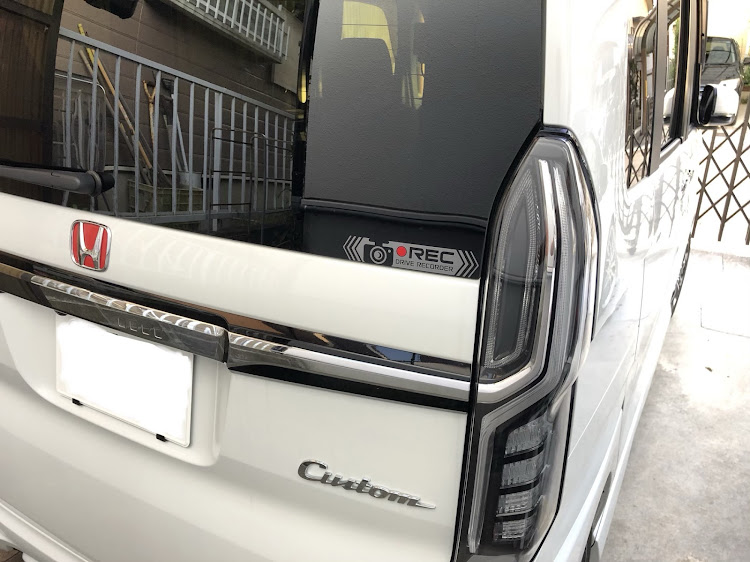 Nボックスカスタムのドラレコ・デカール・ステッカー貼り・ドライブレコーダーステッカー・あおり運転 ダメ絶対に関するカスタム事例の投稿画像2枚目