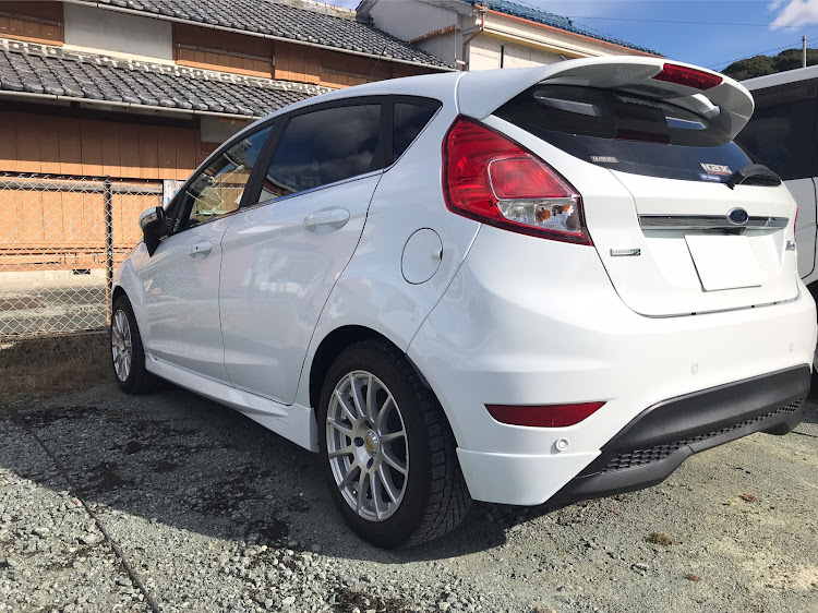 フィエスタのタイヤ交換・洗車・冬対策・ホイールコーティングに関するカスタム事例の投稿画像1枚目