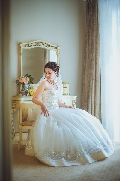 Wedding photographer Oksana Benyaminova (anasko). Photo of 4 December 2013