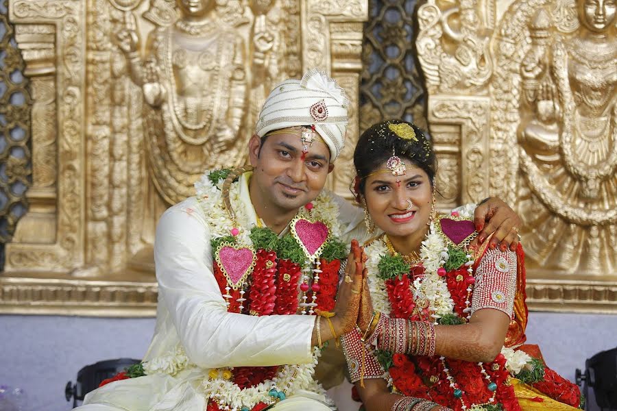 Fotógrafo de casamento Julakanti Kiran (jkcandidsweb). Foto de 9 de dezembro 2020