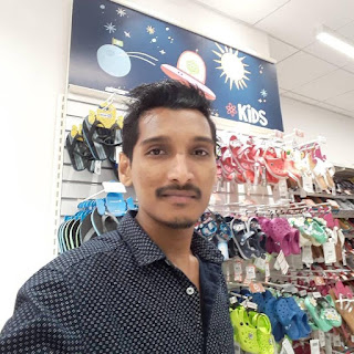 Shaikh Nadeem at Payless, Phoenix Market City,  photos