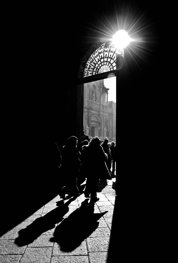 Verso la piazza in festa di Loredana Pagana