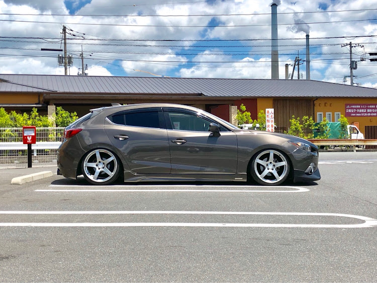 アクセラスポーツの車高調・車高短・生脚に関するカスタム事例の投稿画像1枚目
