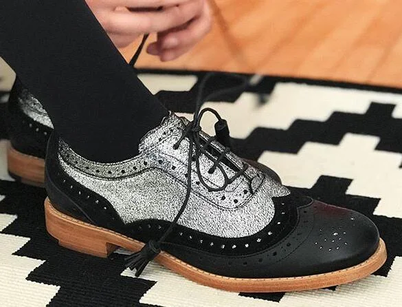 Zapatos de gran tamaño descoloridos con combinación de colores para un estilo audaz y único que ofrece comodidad durante todo el día.