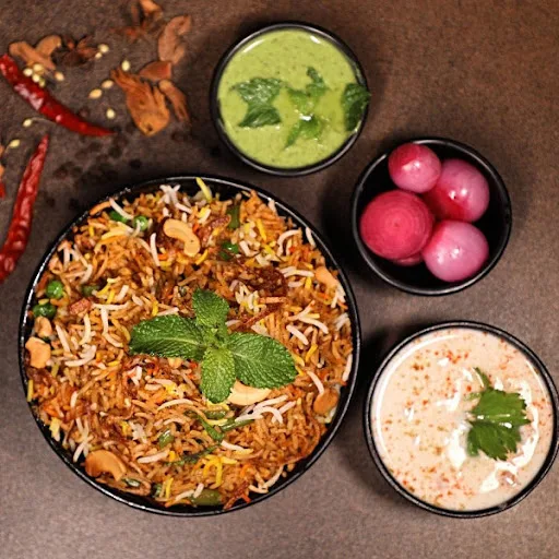 Dum Biryani With Raita