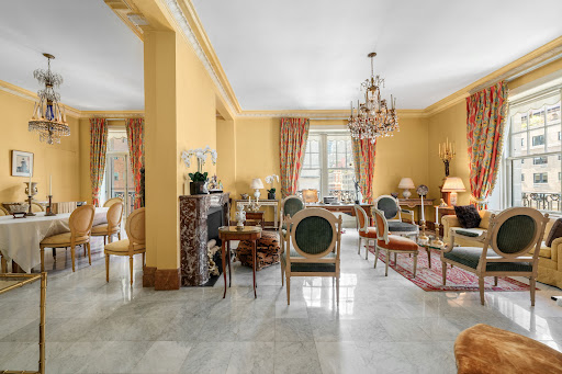 Luxury property for sale in New York (United States) - Living and dining room, ornate fireplace
