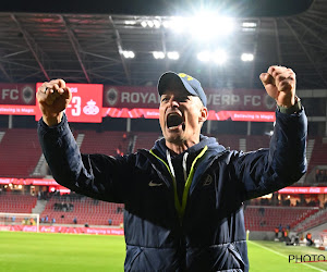 Euphorique, Alexander Blessin s'amuse avec van Bommel et fait un petit clin d'œil au Club de Bruges 